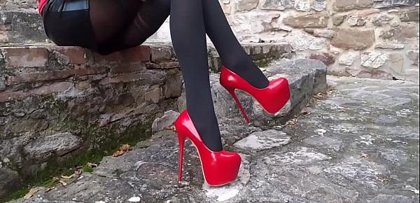  Laura on Heels amateur 2021. 40 minutes compilation of high heels and pantyhose